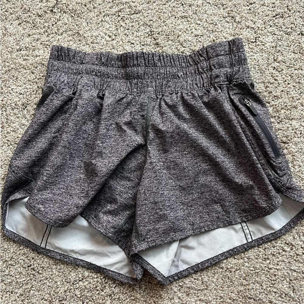 Lululemon Tracker shorts 4” - size 4